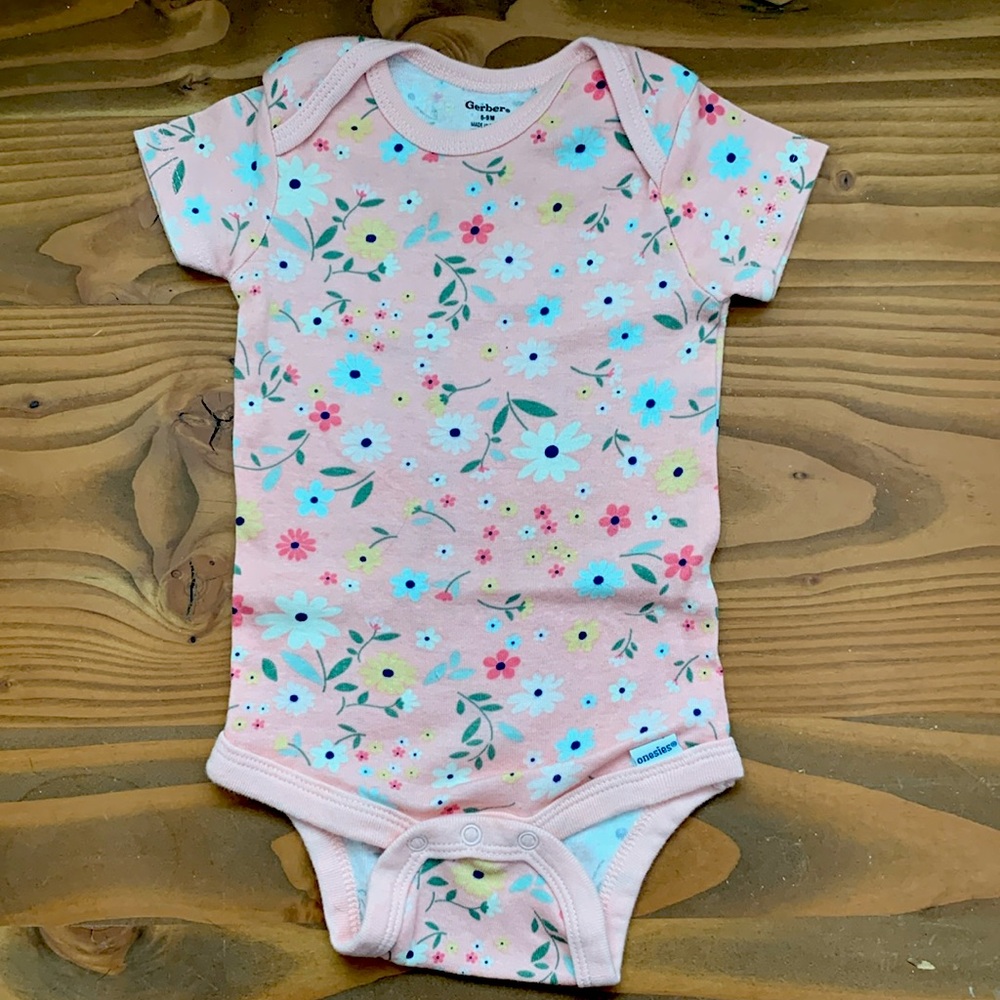 🌸6-9M Onesie Gerber